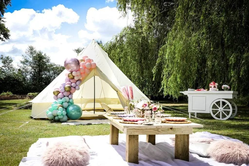 Who's Going To Entertain The Kids During A Wedding? 9 Entertain the kids during a wedding,w